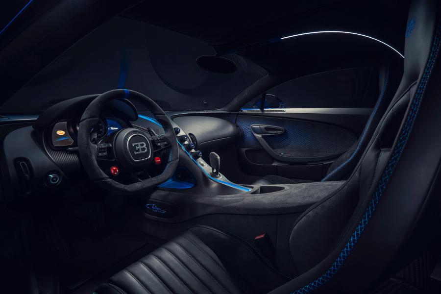 Интерьер Bugatti Chiron Pur Sport 2020 года  (фото 22 из 44)